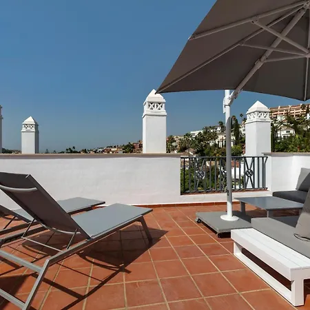 Duplex With Rooftop Terrace Aloha Royal Rdr230 アパート *