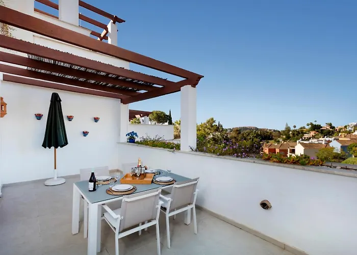Duplex With Rooftop Terrace Aloha Royal Rdr230 아파트